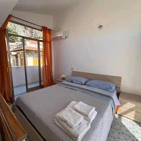 Window On The Sunset * Cefalù