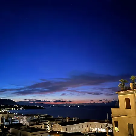 Window On The Sunset Apartment