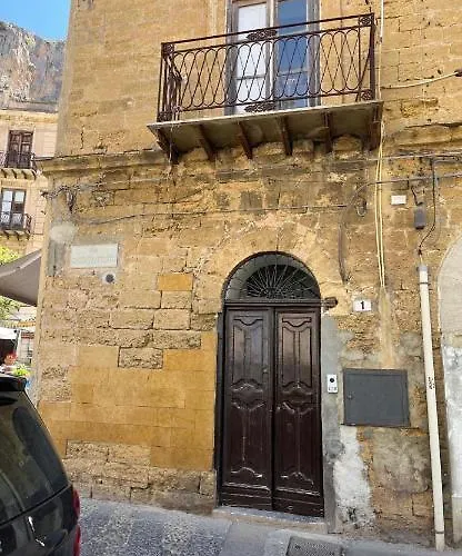 Window On The Sunset Apartman