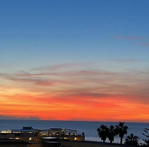 Window On The Sunset Apartman