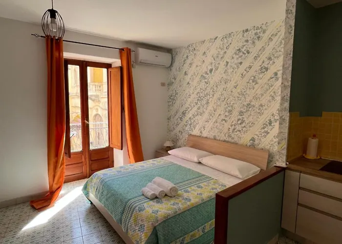 Window On The Sunset Apartman Cefalù